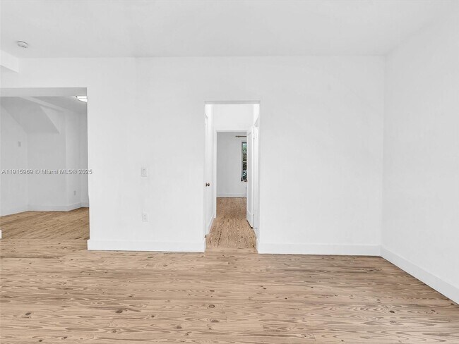 Building Photo - 821 Jefferson Ave