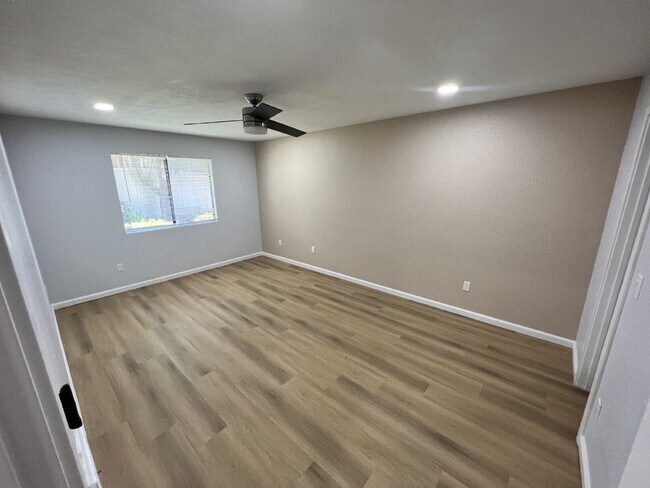 Building Photo - $2,300 - 2 Bed / 1 Bath Condo in El Cajon