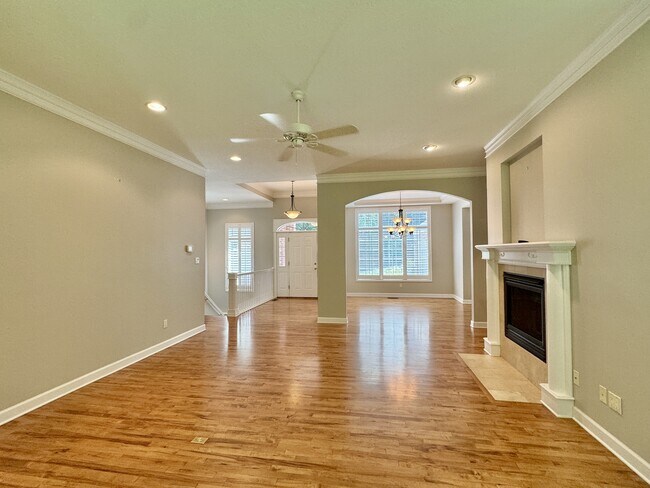 Building Photo - 124 Vinita Ln