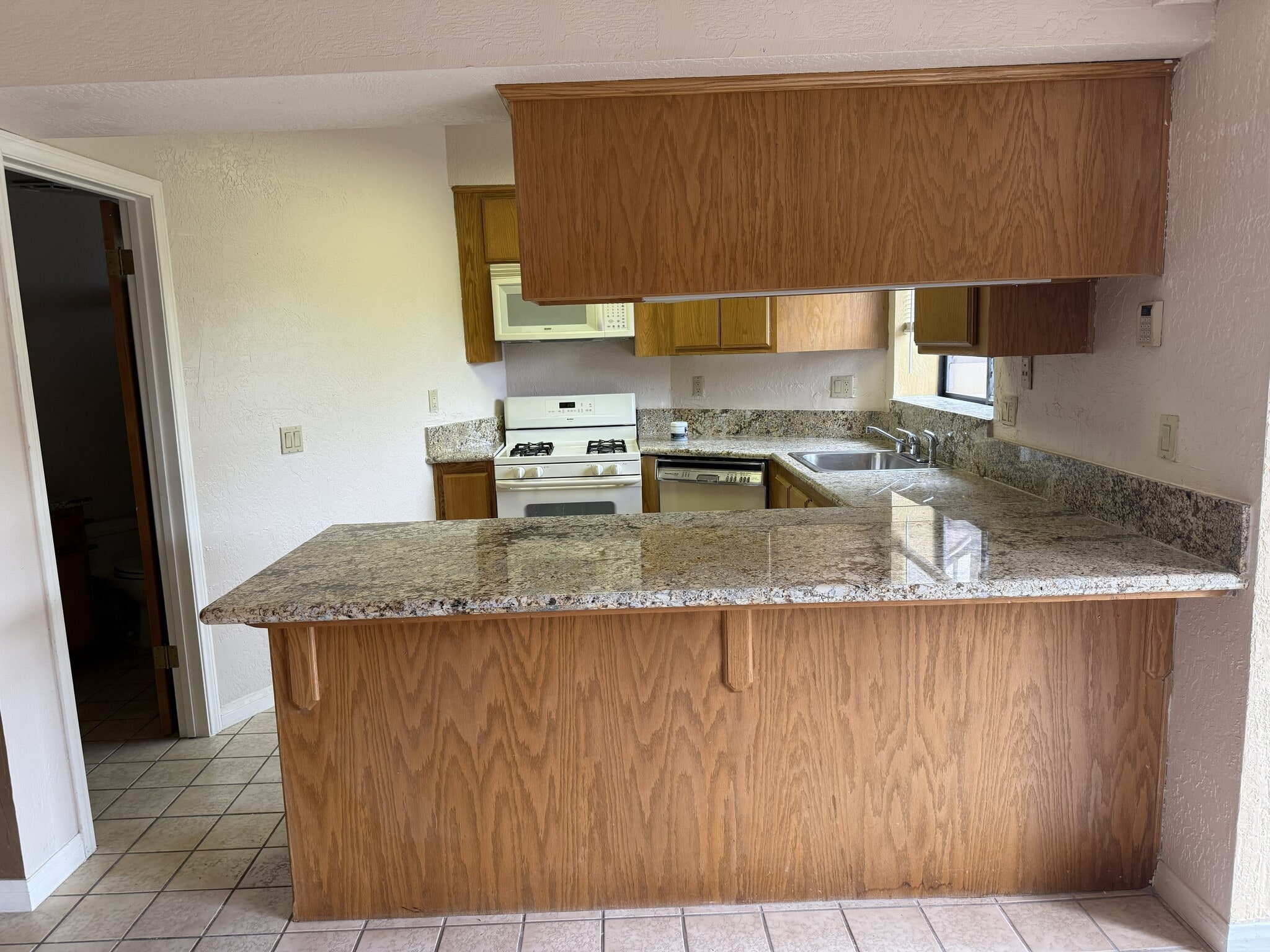 Building Photo - 13114 Polvera Ave