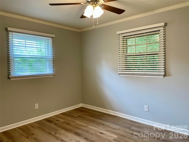 Building Photo - 819 Markwell Dr