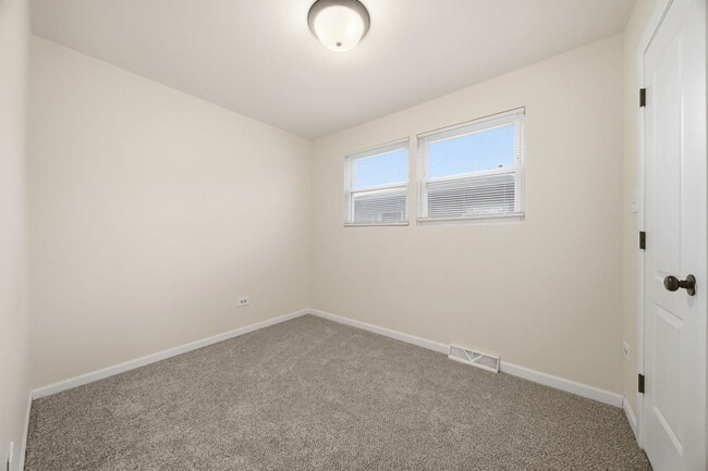 Building Photo - 3025 140th St