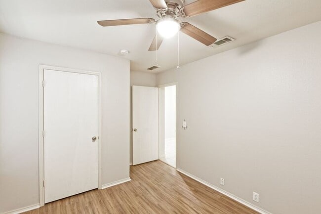 Building Photo - 2309 Mallard Dr