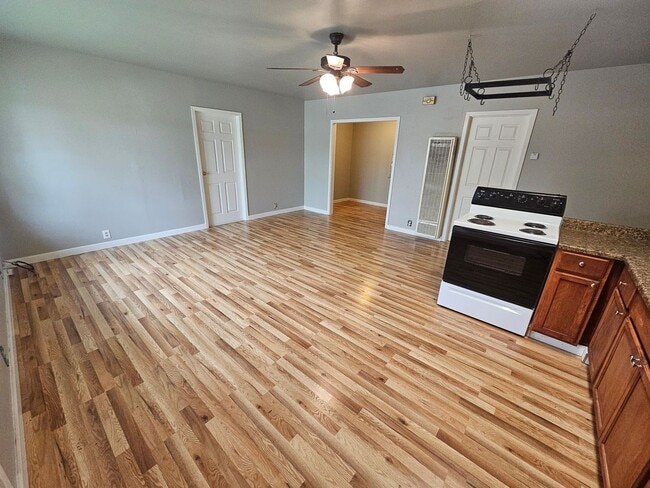 Building Photo - Duplex For Rent in Corning!