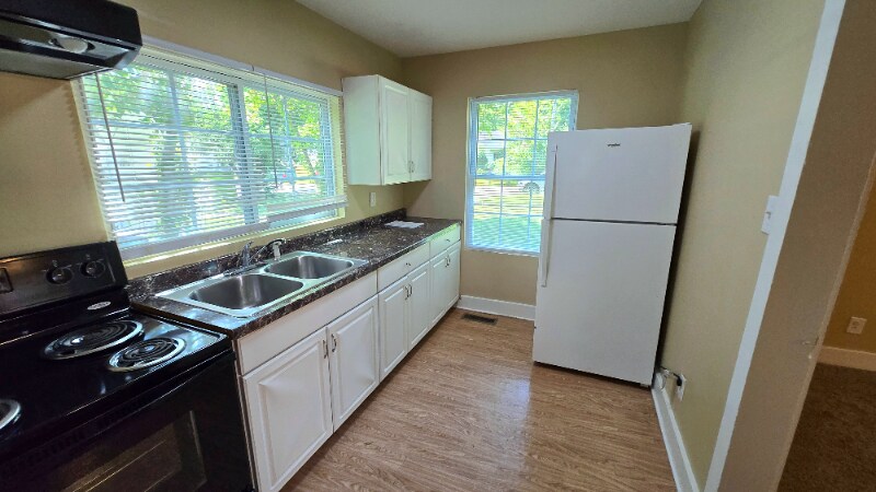Building Photo - 1229 Greenfield Dr