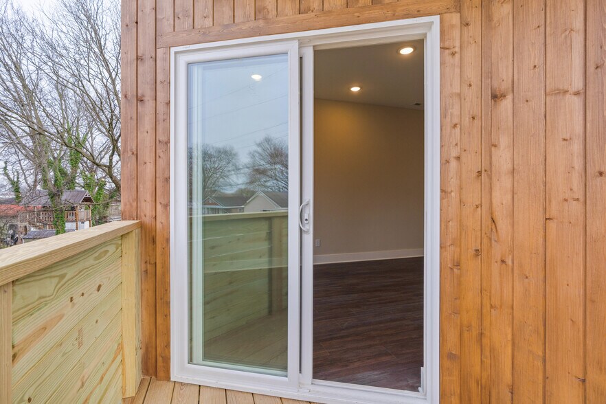 Building Photo - 1619 S Highland Park Ave