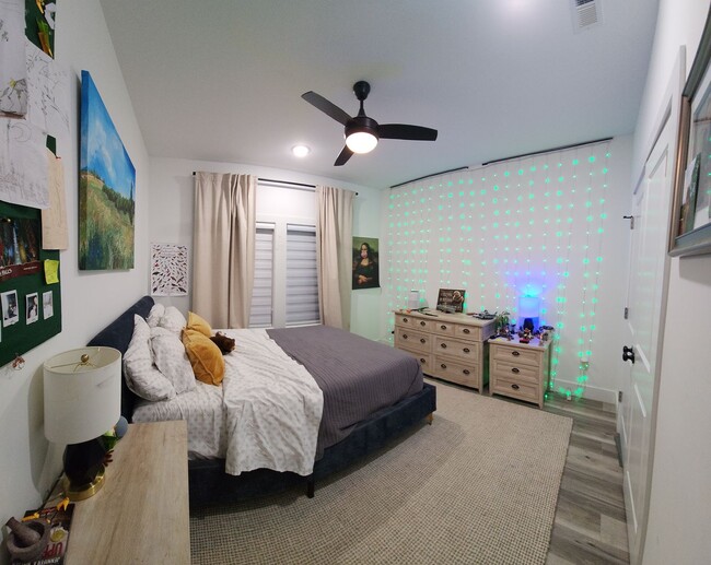 Building Photo - Beautifully maintained home