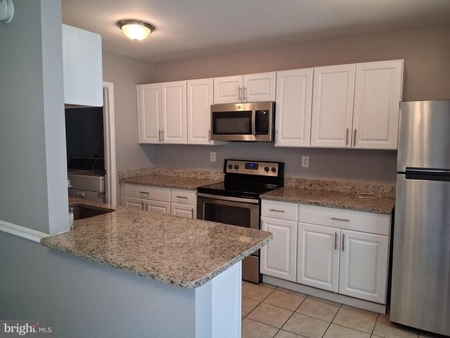 Building Photo - 929 Topview Dr