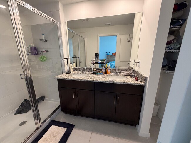 Building Photo - 676 Salisbury Cir