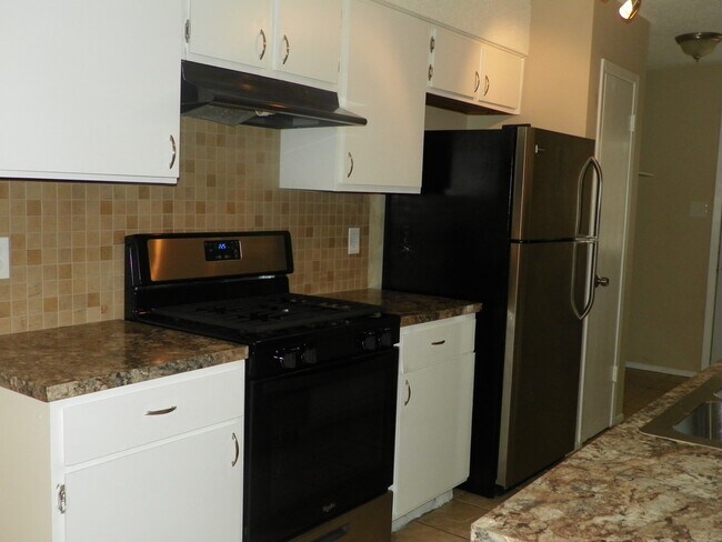 Building Photo - 410.412 Cypress Ln