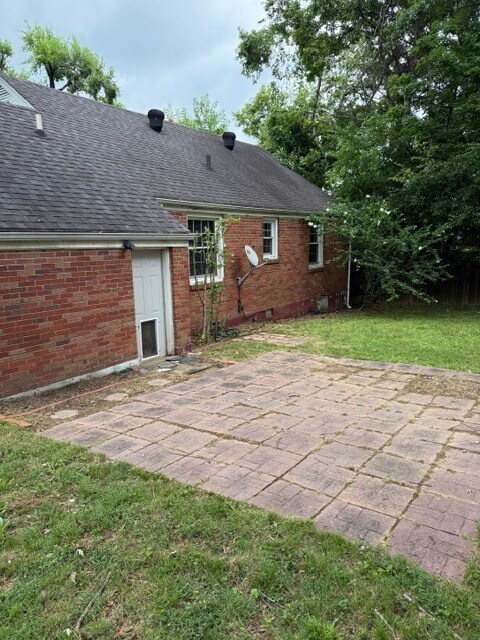 Building Photo - Two Bedroom, Two Bath home with large back yard and attached garage!