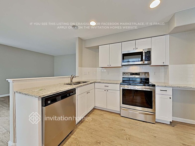 Building Photo - 2227 S Waco Ct