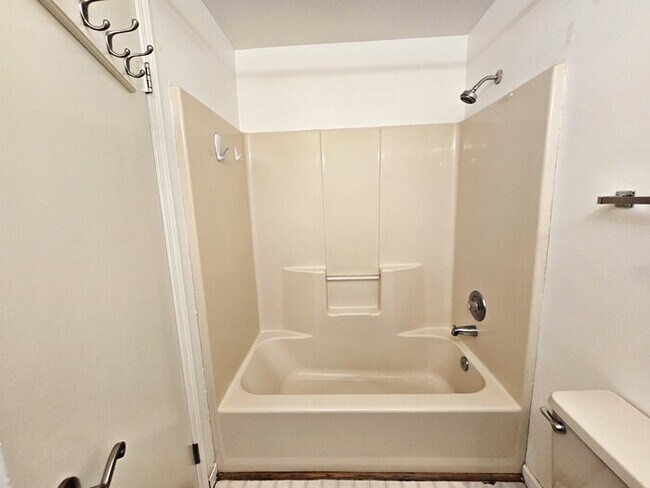 Building Photo - Townhome in Fin Hill- 2 Large Master Bedrooms, 2 Car Garage, Fully Fenced Yard, AC