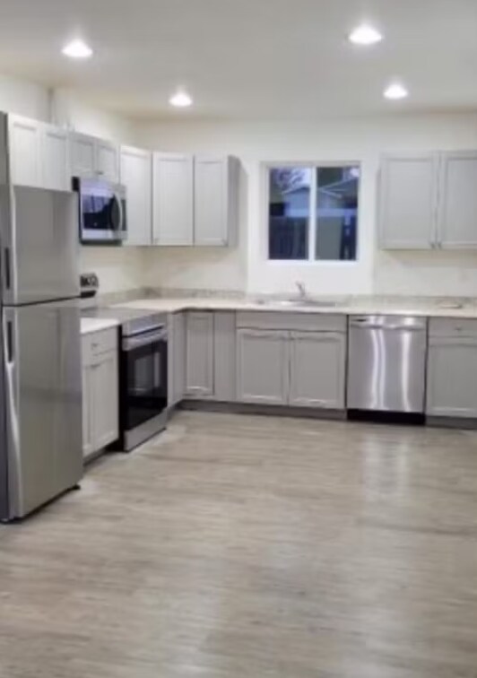 Building Photo - 809/811 W 8TH