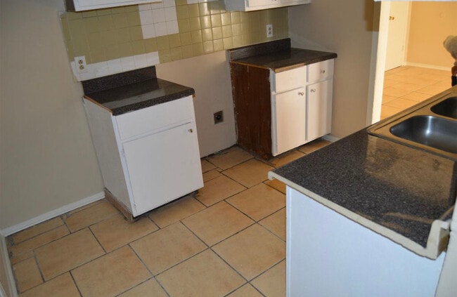 Building Photo - 3240 Forest Glen St