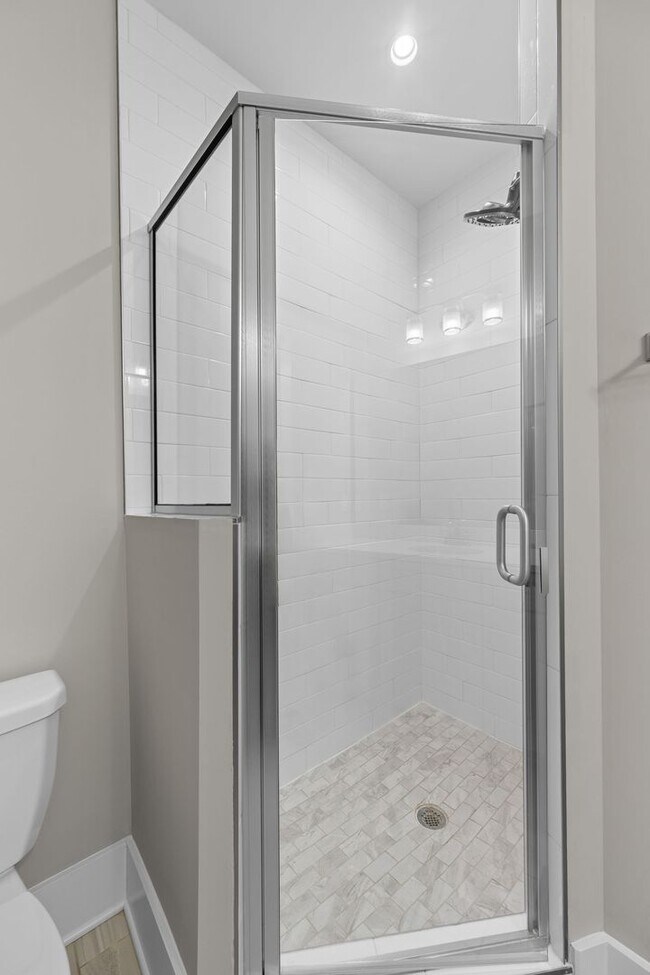 Building Photo - 835 Gale Ln