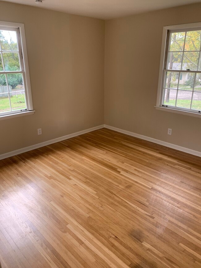 Building Photo - 577 Douglas Ave