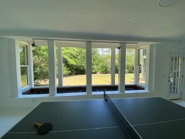Building Photo - Welcome to this stunning fully furnished 4...