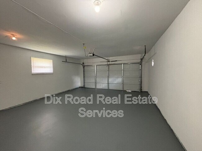 Building Photo - 601 Brelsford Ave