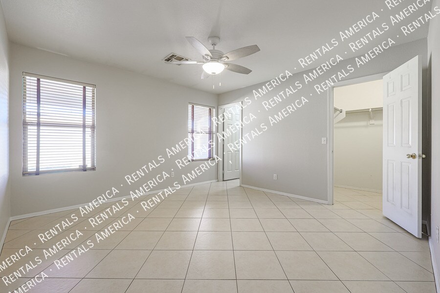 Building Photo - 11802 W Columbine Dr