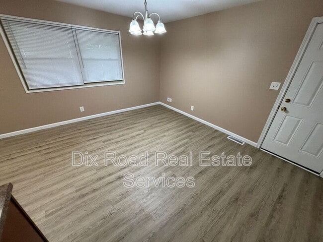 Building Photo - 301 Cranewood Dr