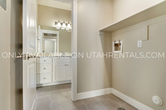 Building Photo - 1128 S 820 E