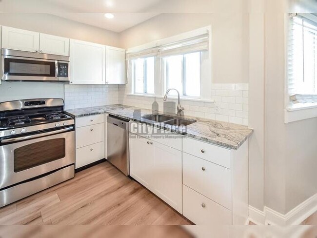 Building Photo - 752 Cottage Ave