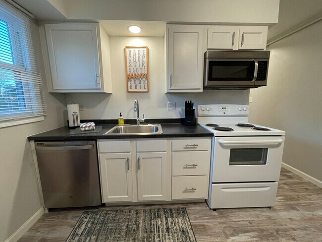 Building Photo - 2713 N Locust St