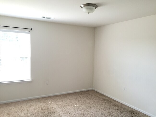 Building Photo - Delightful 4bd/2.5bth home