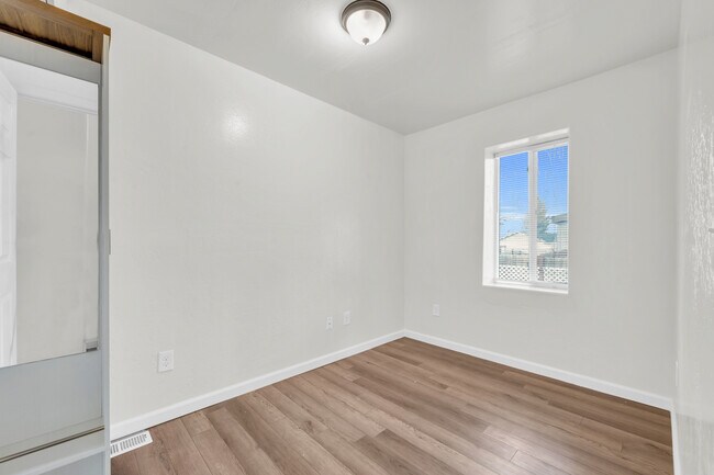 Building Photo - 202 S Middleton Rd