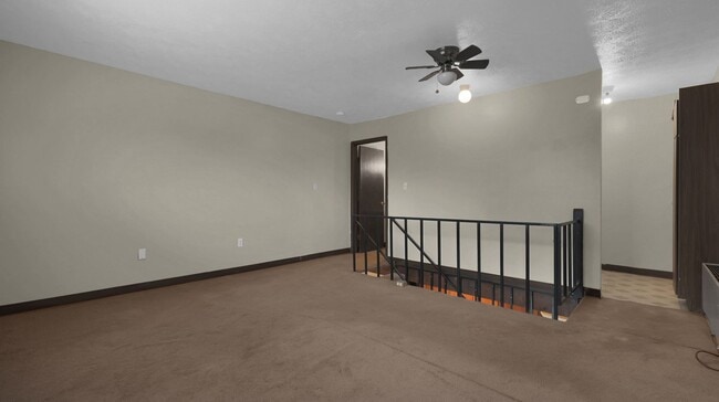 Building Photo - 1 Bedroom Townhouse Apartment