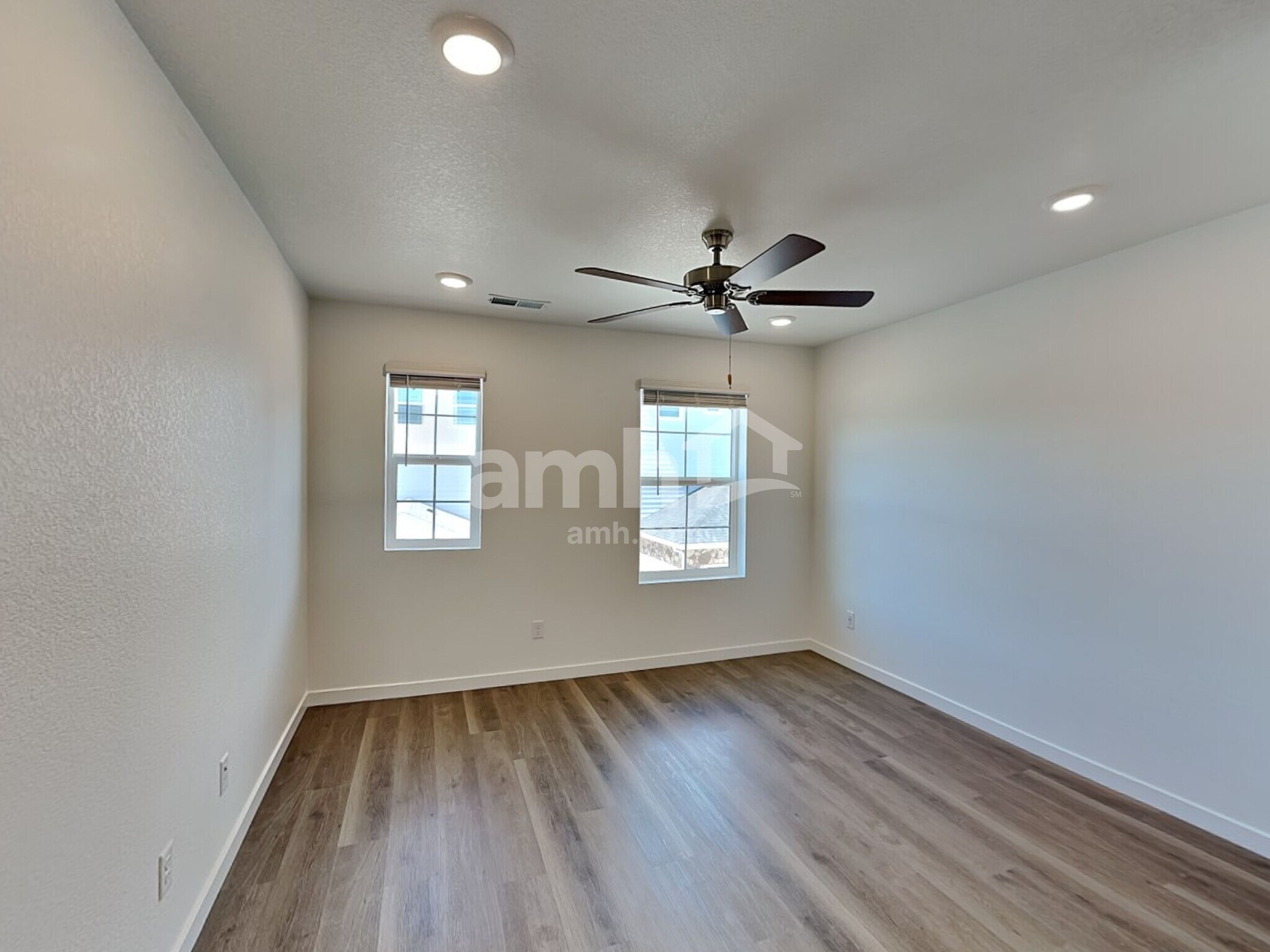 Building Photo - 26141 E Calhoun Pl