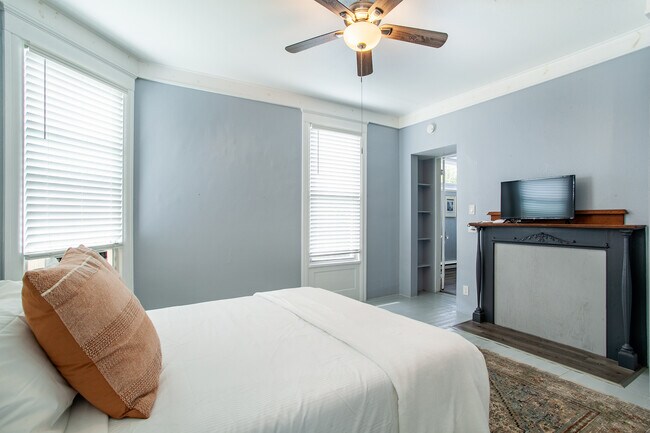 Building Photo - 813 Hall of Fame Dr