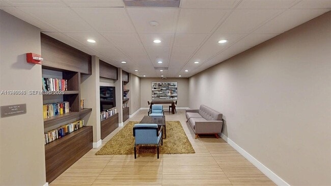 Building Photo - 3625 N Country Club Dr