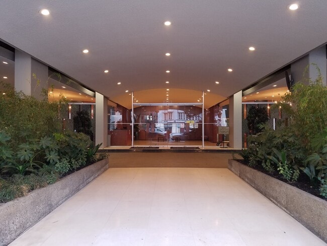 Building Photo - 1333 Jones St