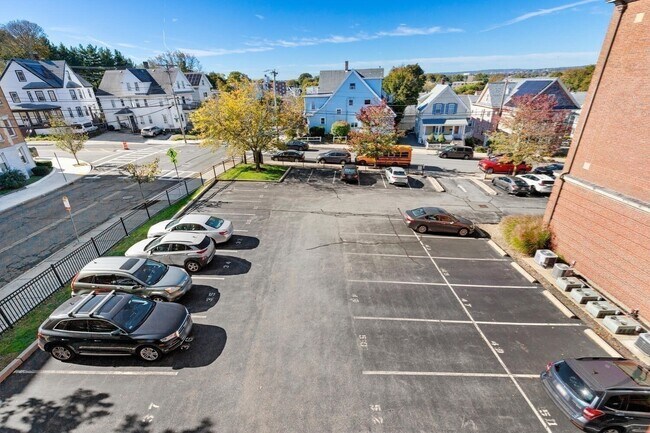 Building Photo - 72 Ashland St