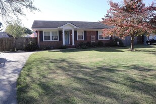 Building Photo - 3723 Cardinal Ln