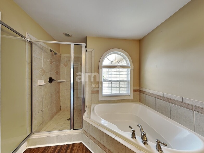 Building Photo - 3128 Skycrest Dr