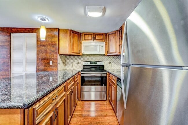 Building Photo - 7520 Hornwood Dr
