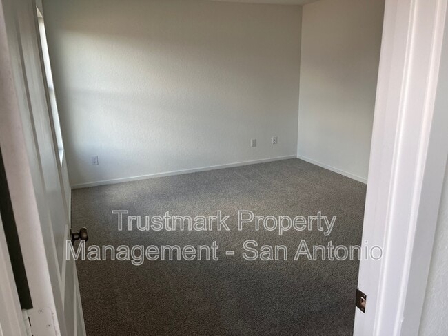 Building Photo - 511 Sarah Wy