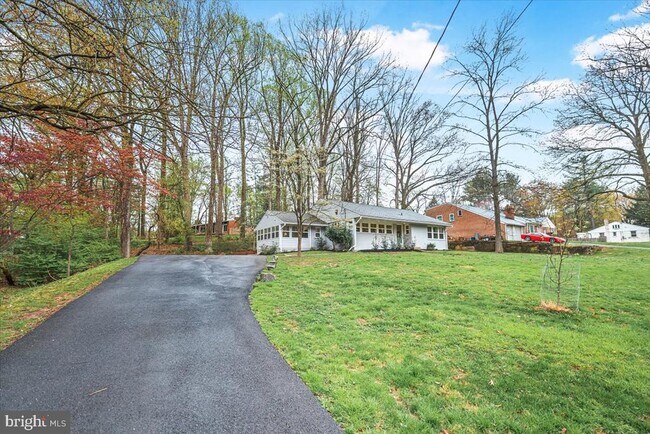 Building Photo - 901 Hobbs Dr