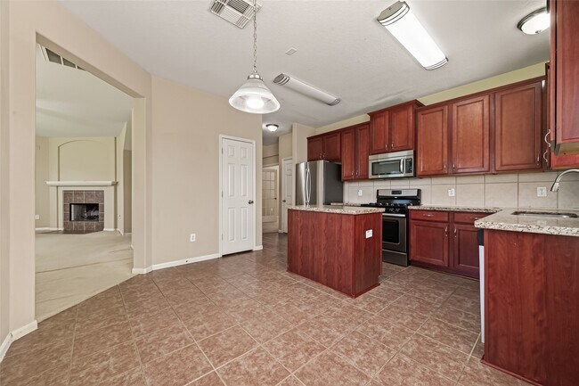 Building Photo - 26339 Richwood Oaks Dr