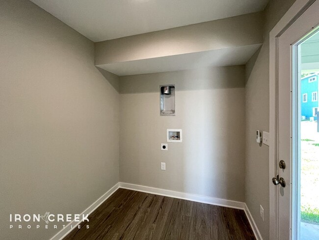 Building Photo - Beautiful, Brand-New Compact Cottage in So...