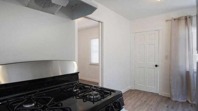 Building Photo - Lemon Avenue Triplex