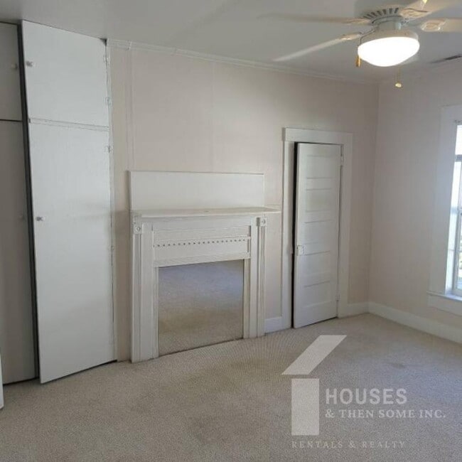 Building Photo - 108 Davis St