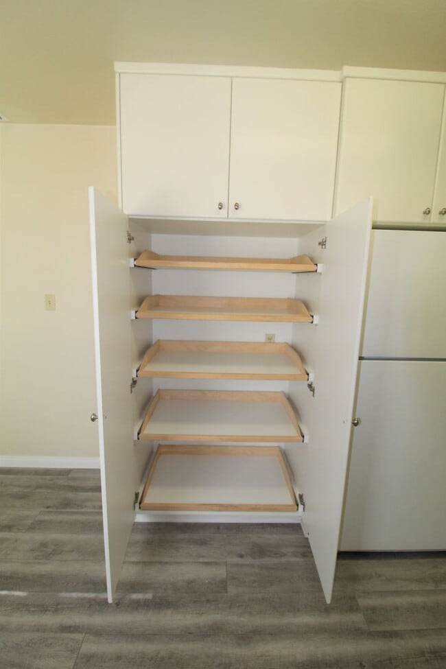 Building Photo - Quaint Home in Desirable Midtown Neighborhood!