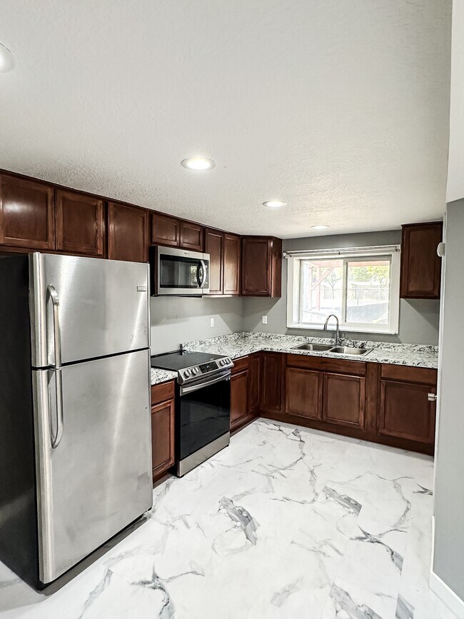 Building Photo - 1545 Barbara Cir
