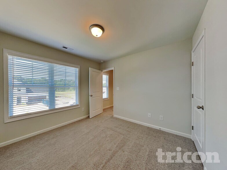 Building Photo - 192 Olde Pl