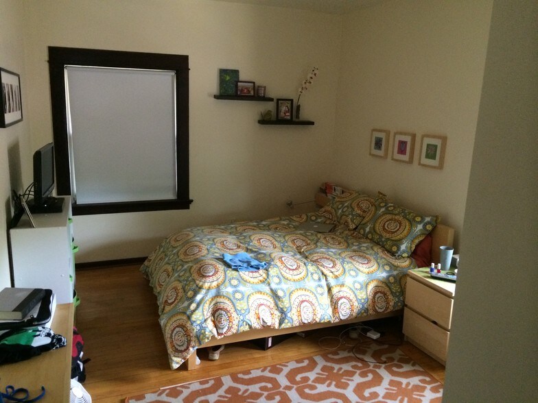 Bedroom - 601 E Johnson St