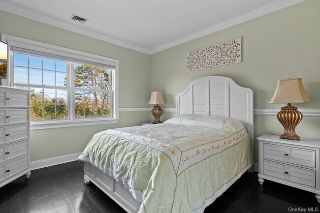 Building Photo - 490 Montauk Hwy